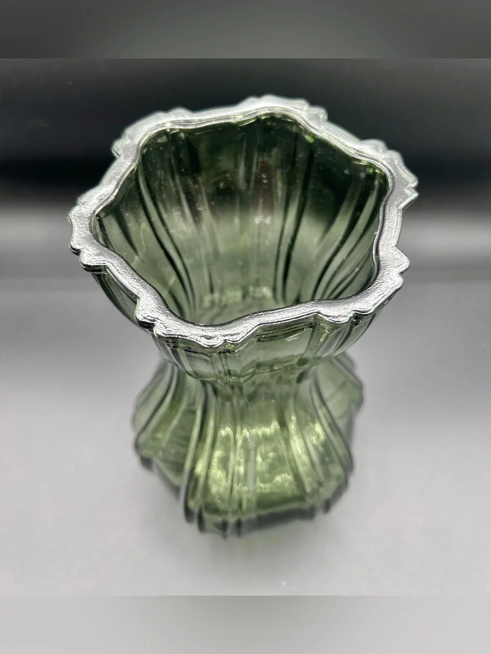 Vintage Green Glass Ribbed Vase Scalloped Acorn Marked Bottom 10